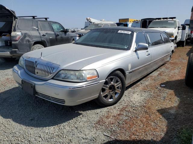  Salvage Lincoln Towncar