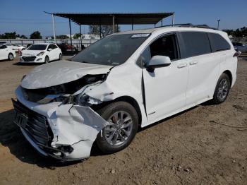  Salvage Toyota Sienna