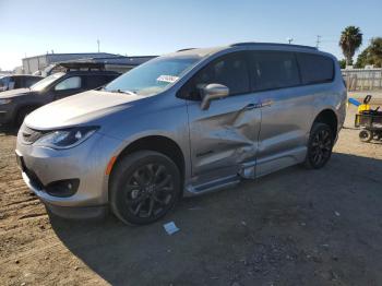  Salvage Chrysler Pacifica