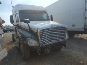  Salvage Freightliner Cascadia 1