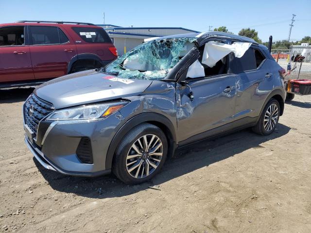  Salvage Nissan Kicks