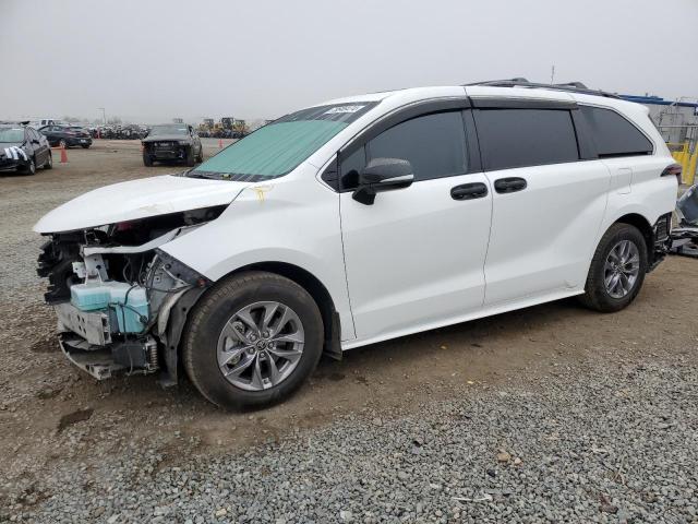  Salvage Toyota Sienna