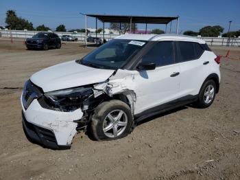  Salvage Nissan Kicks