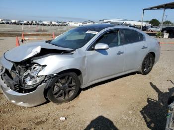  Salvage Nissan Maxima