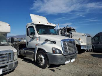  Salvage Freightliner Cascadia 1