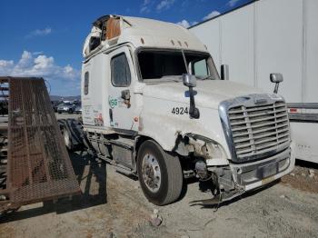  Salvage Freightliner Cascadia 1