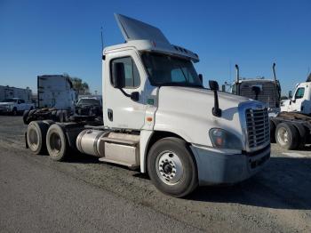  Salvage Freightliner Cascadia 1