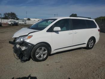  Salvage Toyota Sienna