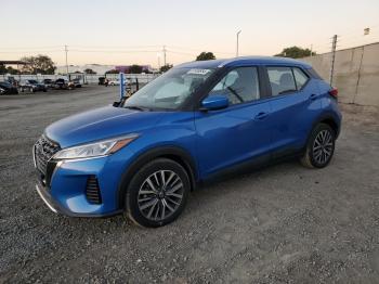  Salvage Nissan Kicks