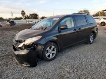  Salvage Toyota Sienna