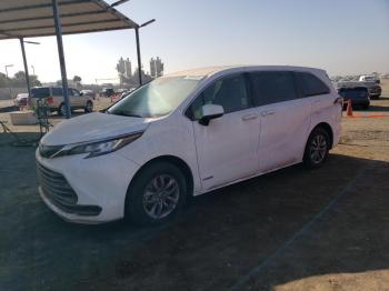  Salvage Toyota Sienna