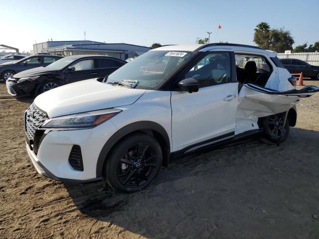  Salvage Nissan Kicks