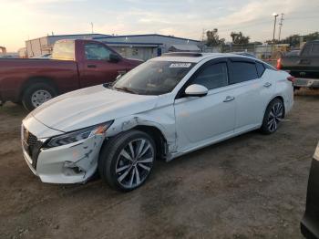  Salvage Nissan Altima