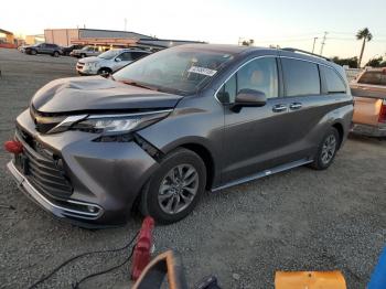  Salvage Toyota Sienna