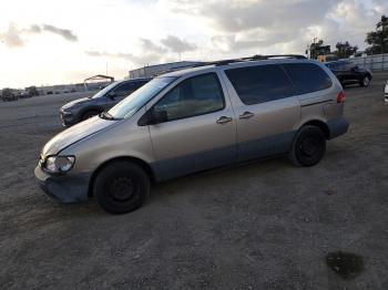  Salvage Toyota Sienna