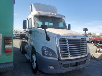  Salvage Freightliner Cascadia 1