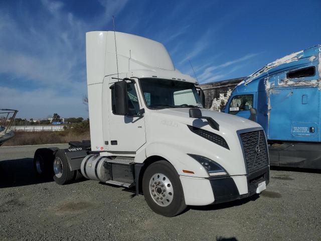  Salvage Volvo Vn