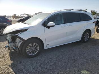  Salvage Toyota Sienna