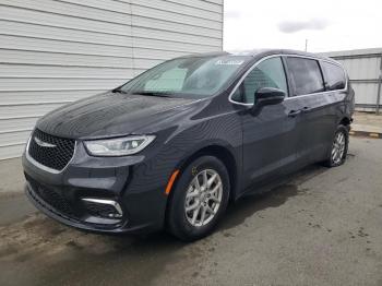  Salvage Chrysler Pacifica