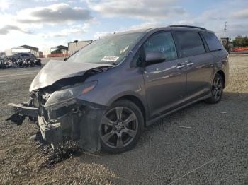  Salvage Toyota Sienna