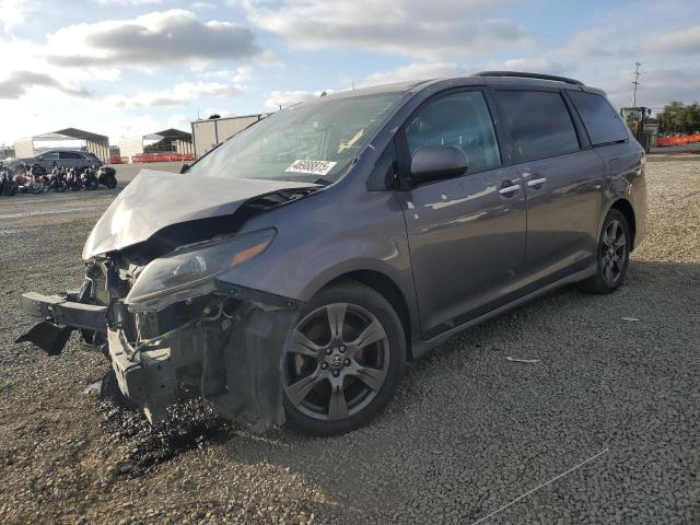  Salvage Toyota Sienna