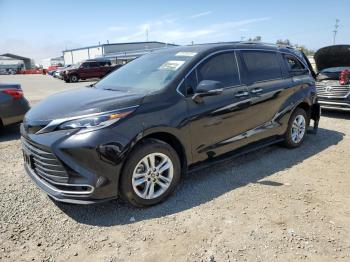  Salvage Toyota Sienna