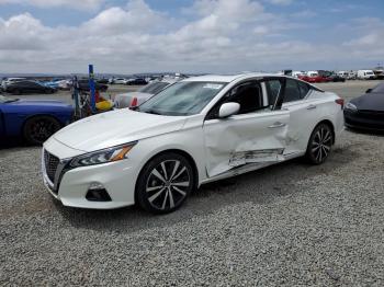  Salvage Nissan Altima