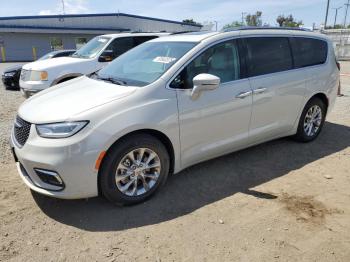  Salvage Chrysler Pacifica