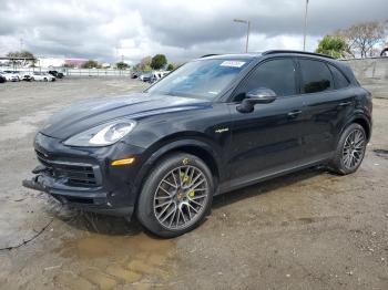  Salvage Porsche Cayenne