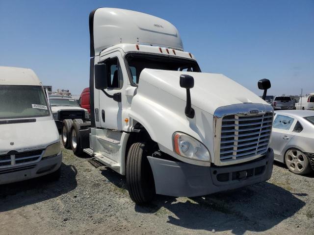  Salvage Freightliner Cascadia 1