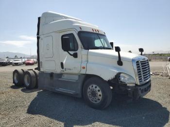 Salvage Freightliner Cascadia 1