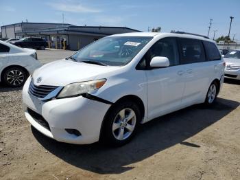  Salvage Toyota Sienna