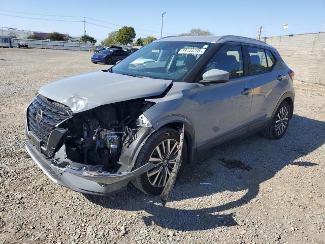  Salvage Nissan Kicks