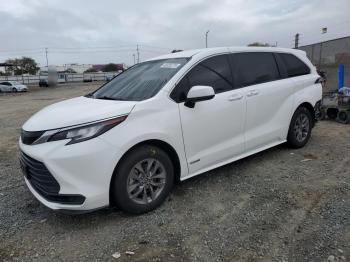  Salvage Toyota Sienna