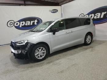  Salvage Chrysler Pacifica