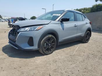  Salvage Nissan Kicks