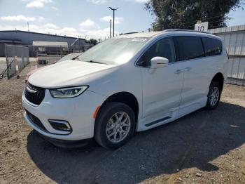  Salvage Chrysler Pacifica