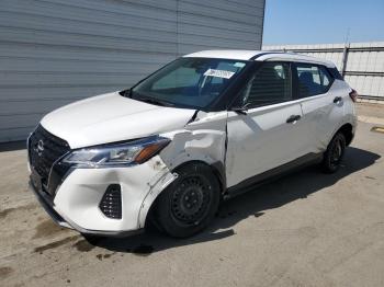  Salvage Nissan Kicks