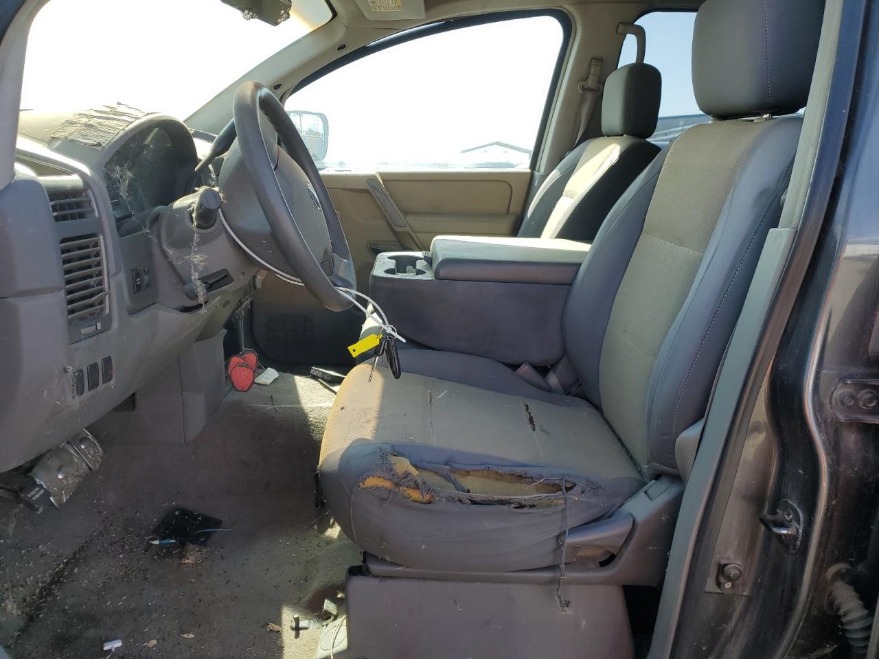 Nissan Titan Xe Image 4