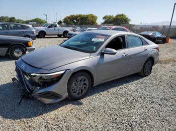  Salvage Hyundai ELANTRA