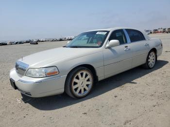  Salvage Lincoln Towncar