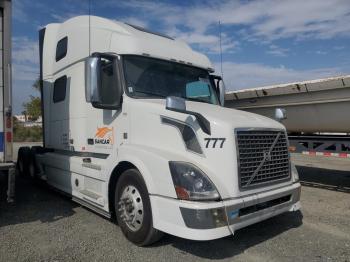  Salvage Volvo Vn