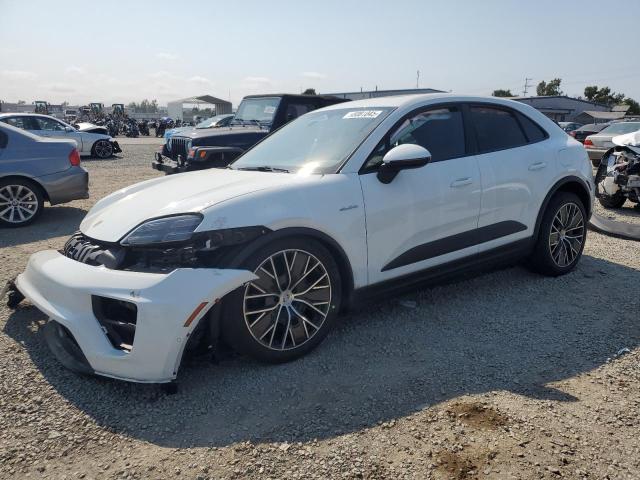  Salvage Porsche Macan 4