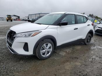  Salvage Nissan Kicks