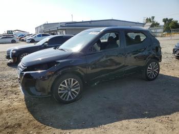  Salvage Nissan Kicks