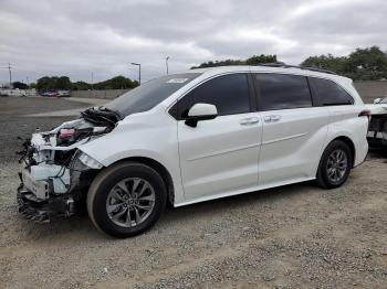  Salvage Toyota Sienna