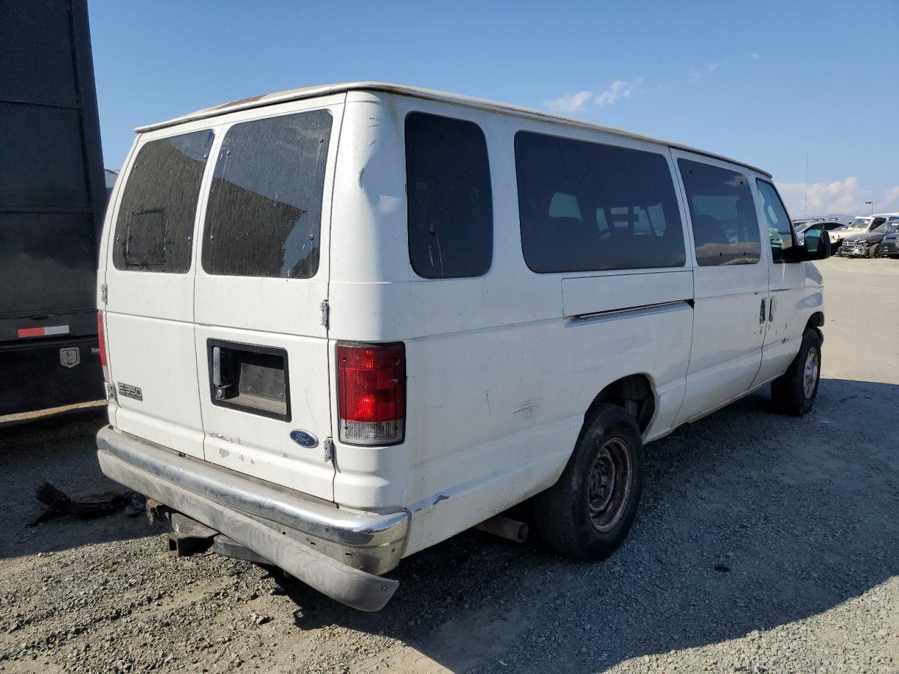 Ford Econoline E350 Super Duty Wagon Image 6