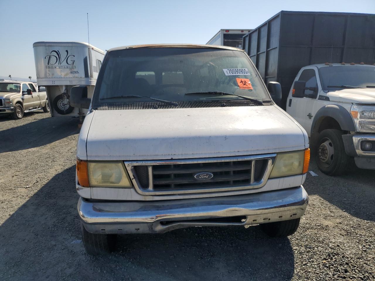 Ford Econoline E350 Super Duty Wagon Image 5