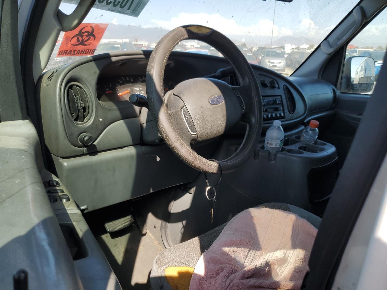 Ford Econoline E350 Super Duty Wagon Image 7