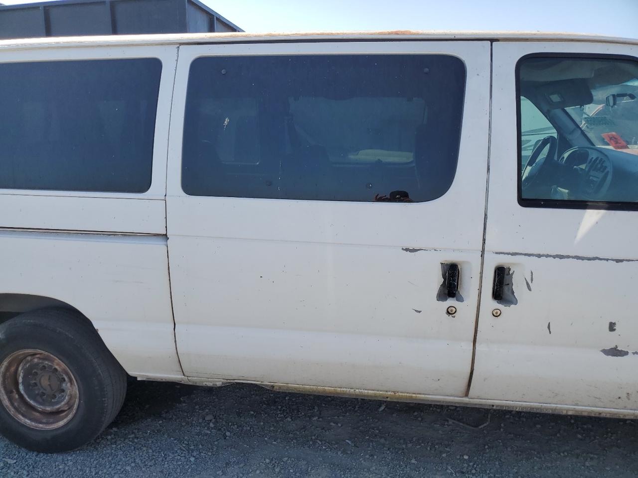 Ford Econoline E350 Super Duty Wagon Image 10